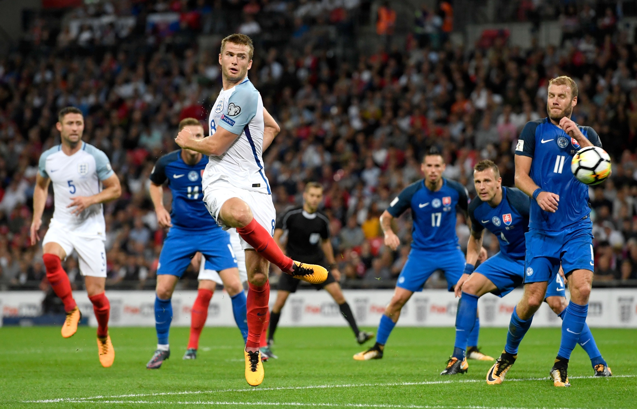 [德甲]基米希抢断助攻 凯恩一脚世界波