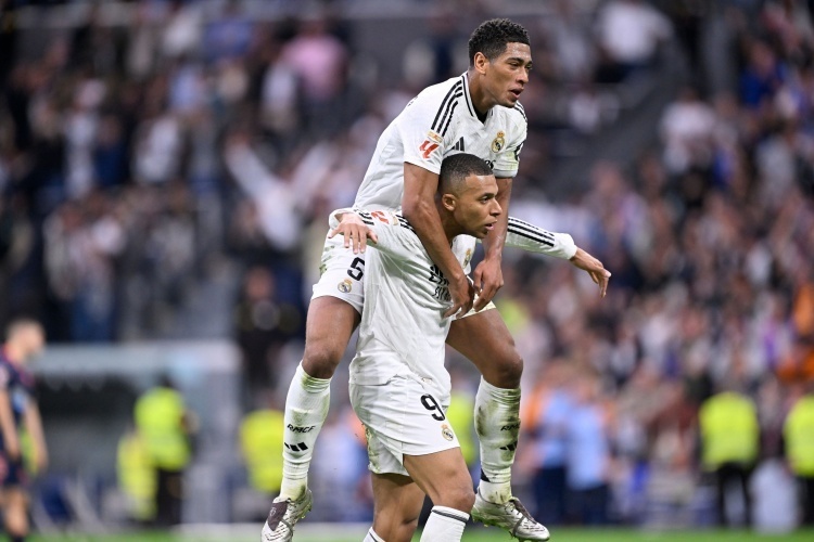 巴黎三叉戟恐怖合体!姆巴佩遭暴铲 内马尔仗义出头