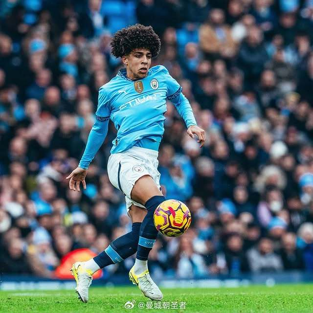 EWC王者荣耀：银河战舰巅峰对决获胜，AG 4-3 TT首夺EWC冠军