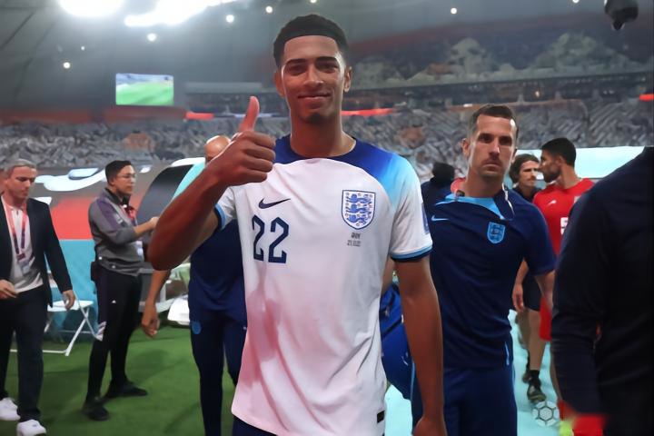 父子齐心助力！詹姆斯神勇复苏砍下30+8+8，东契奇关键三分显神威！